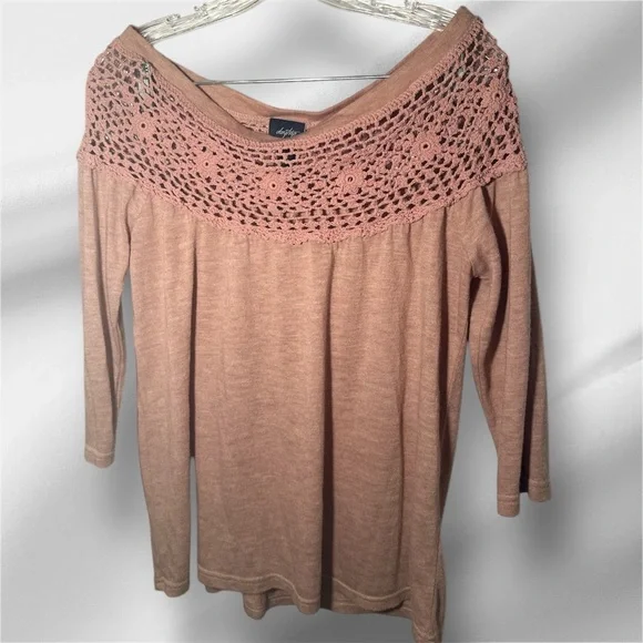 Buckle -‎ Daytrip, Dusty Rose Color, Crochet Yoke Wide Neck Top - Picture 6 of 12